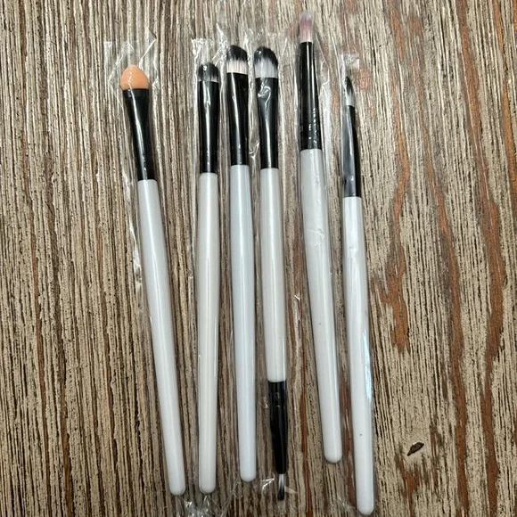 NEW 17 pcs White Makeup Brush Set - Picture 3 of 4